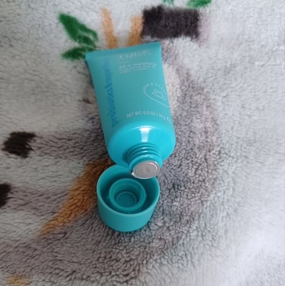 Skincare Bundle - Picture 6 of 7